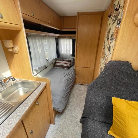 Apartment The Cosy Camper At Rockfield Park *